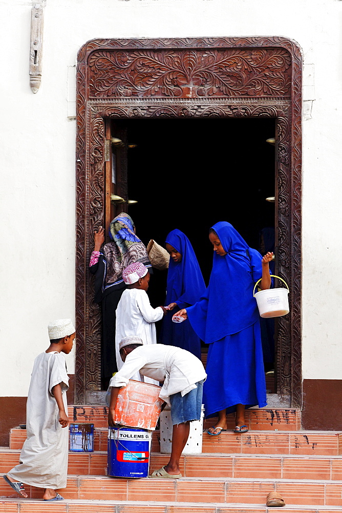 Children leaving Jami mosque, Stonetown, Zanzibar City, Zanzibar, Tanzania, Africa