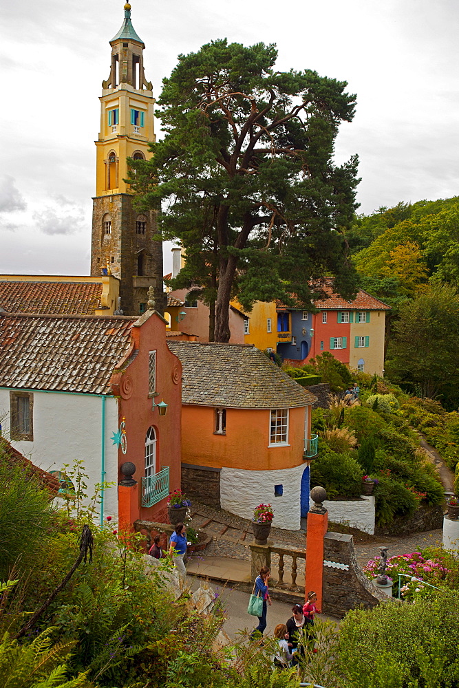 The village of Portmeirion and church tower, founded by Welsh architekt Sir Clough Williams-Ellis in 1926, Portmeirion, Wales, UK