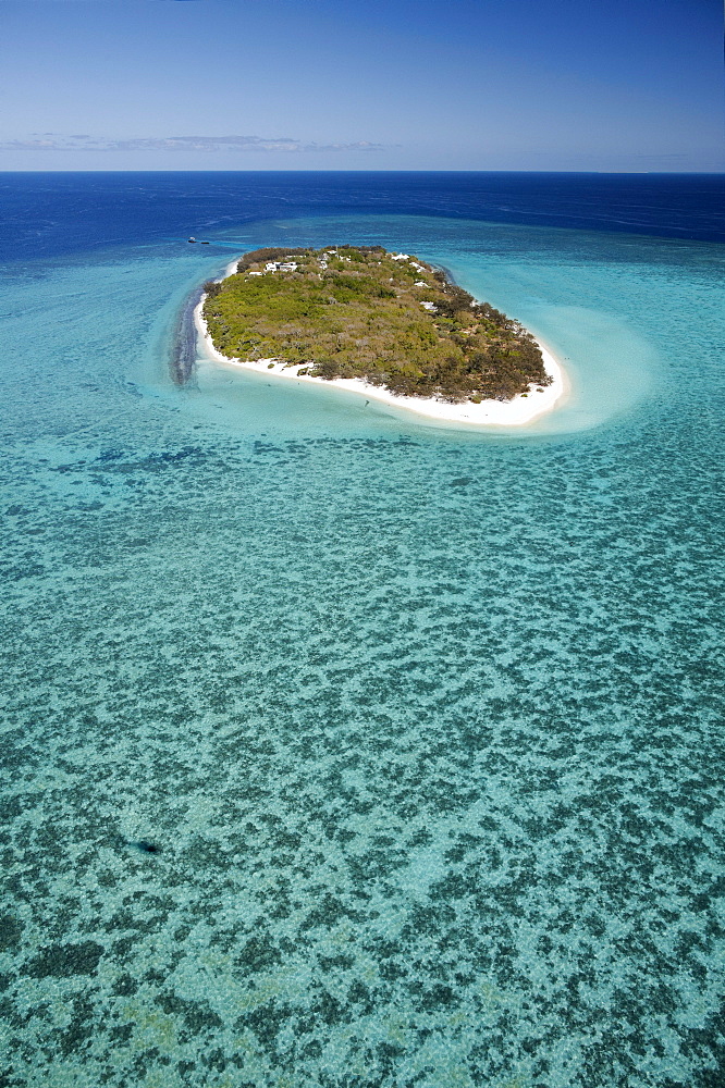 Heron Island and coral from above, Great Barrier Reef Marine Park, UNESCO World Heritage Site, Queensland, Australia