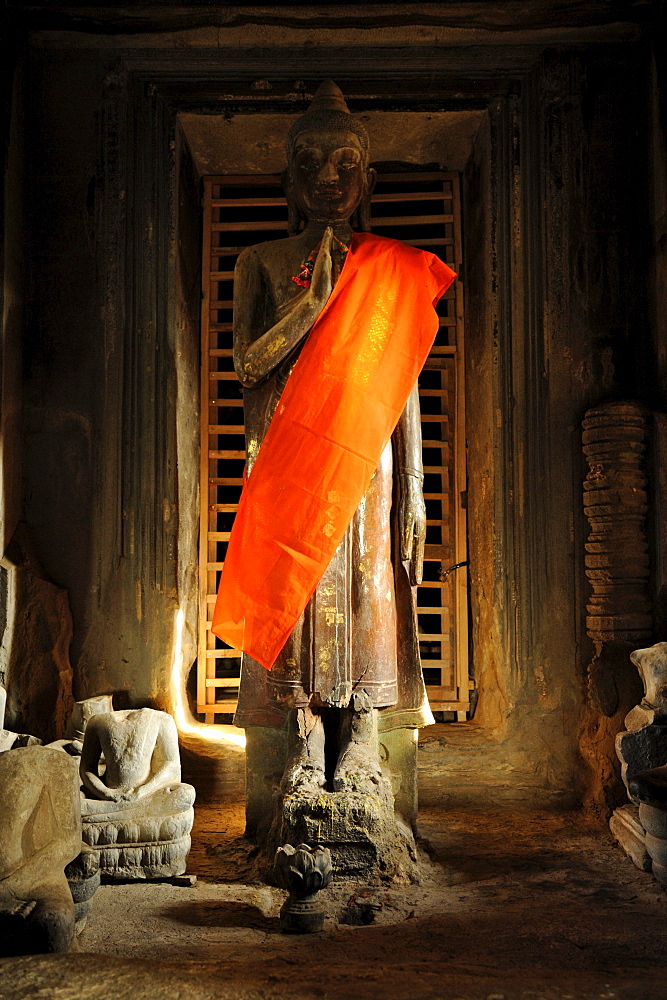 Buddha statue at Angkor Vat, Angkor, Cambodia, Asia