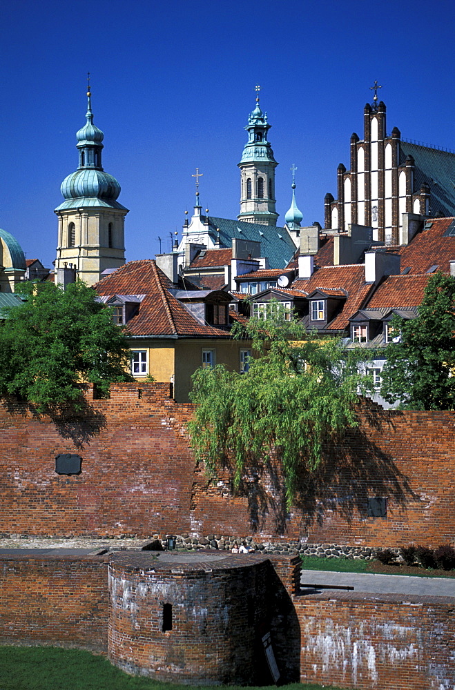 City Walls and St. JohnÂ¥s Cathedral, Warsaw, Poland