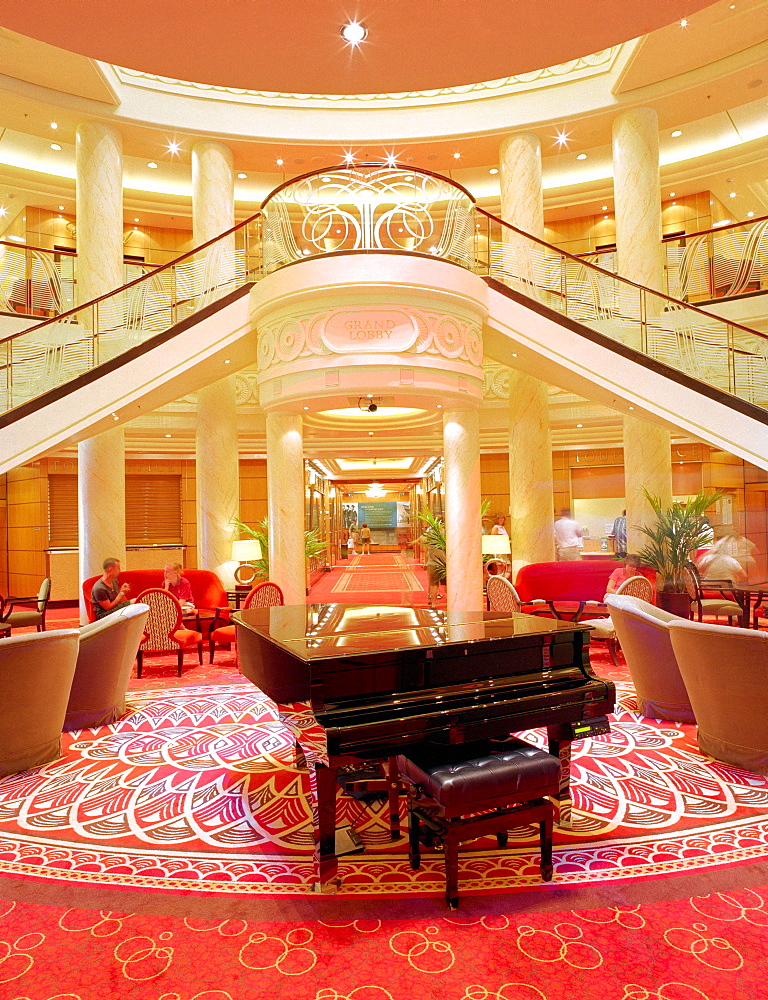 Piano in the middle of the grand lobby, Queen Mary 2, Cruise Ship