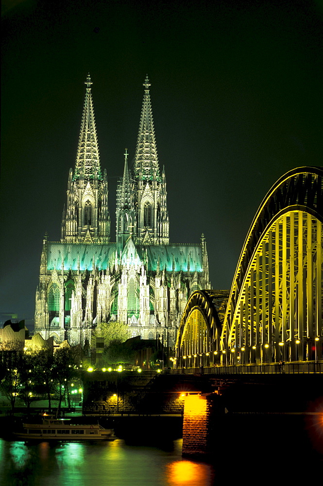 Cologne Cathedral and Hohenzollern bridge at night, Cologne, North Rhine-Westphalia, Germany, Europe