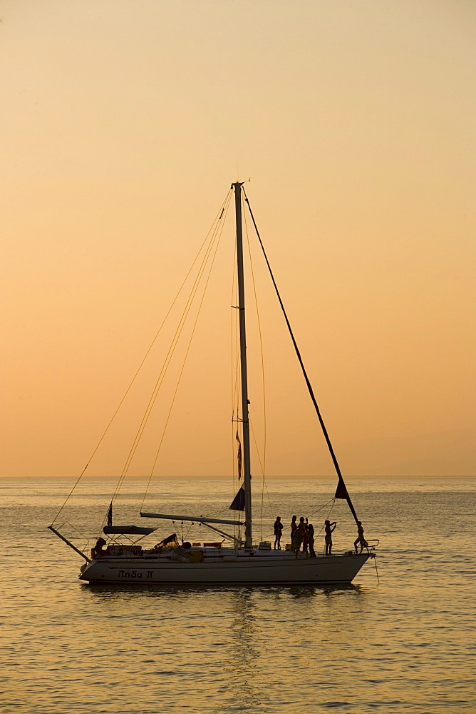 View to a sailingboat on the sea, Little Venice, Mykonos-Town, Mykonos, Greece