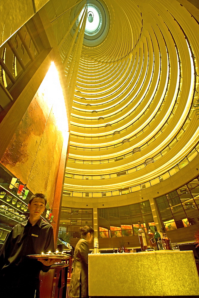 Jinmao Tower, Pudong, Center of Pudong, Lujiazui, Jin Mao Tower, 421 meter high, steel and aluminium fassade, 53rd to 87th floor, 53.-87, Grand Hyatt Hotel, Jin Mao, waiter, interior