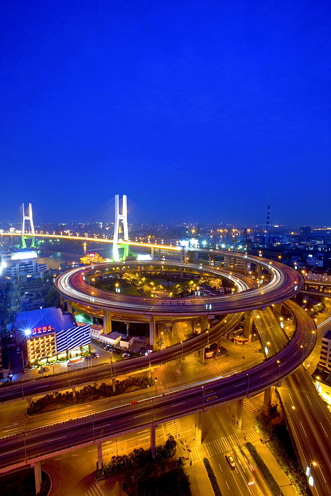 Nanpu Bridge, Autobahnschleife vor dem Ueberqueren des Huangpu River, Kreisel, Auto, Verkehr, Stadtautobahn, motorway, circle, spirale, Betonspirale, Gaojia expressway to Pudong