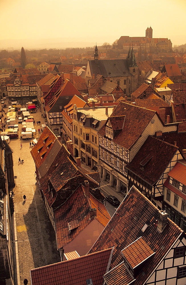 Europe, Germany, Saxony-Anhalt, Quedlinburg, historic town centre with market square, in the background castle hill and the collegiate church of St. Servatius