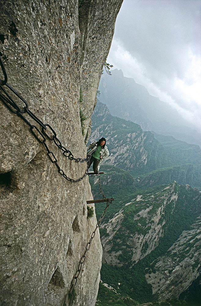 Chaines ensuring pilgrimage route at a steep rock face, Hua Shan, Shaanxi province, China, Asia