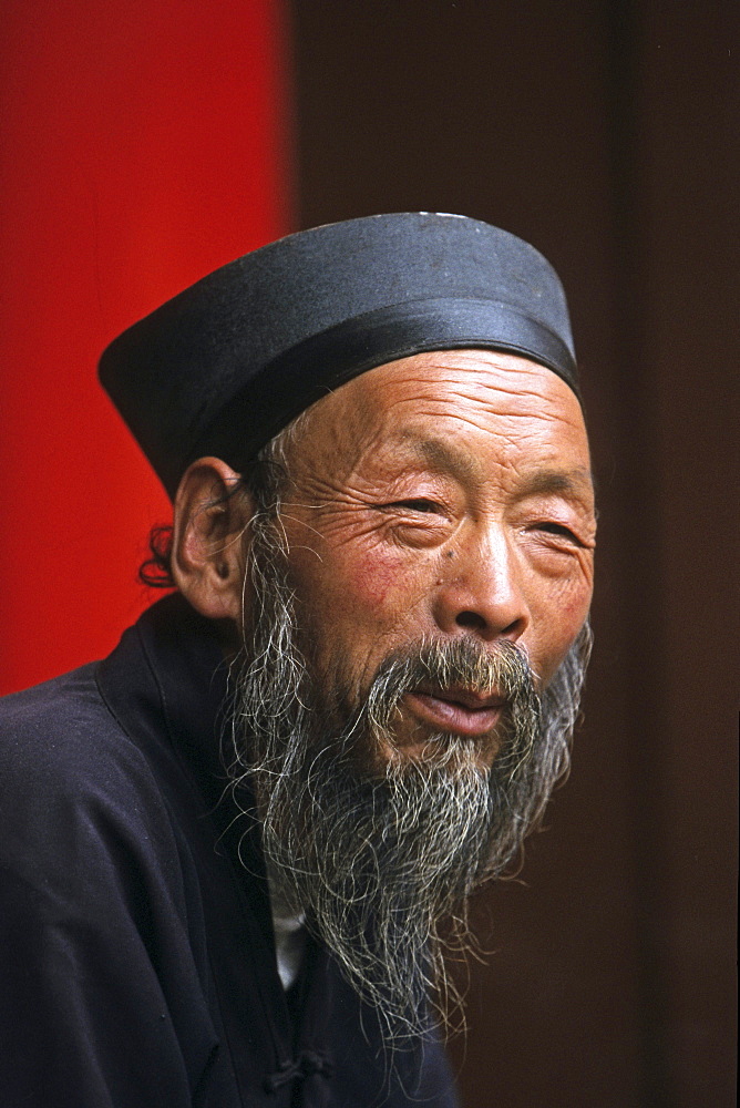 portrait of abbot of Cui Yun Gong monastery, South peak, Hua Shan, Shaanxi province, Taoist mountain, China, Asia