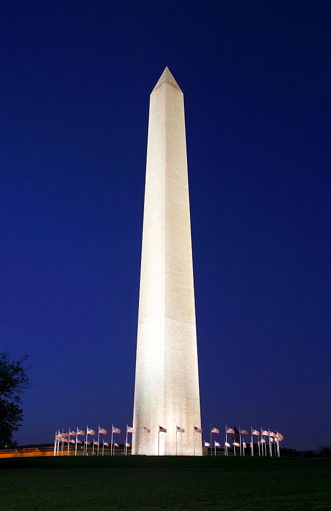 The illuminated Washington Monument at night, Washington DC, America, USA