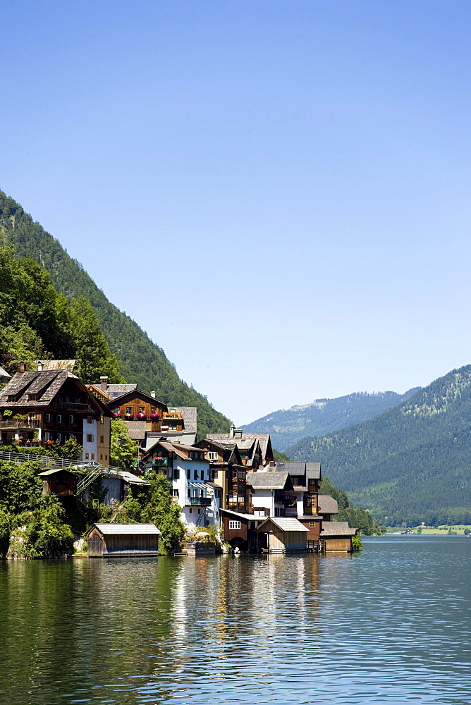 View over lake Hallstatt to houses at lakeshore, Hallstatt, Salzkammergut, Upper Austria, Austria