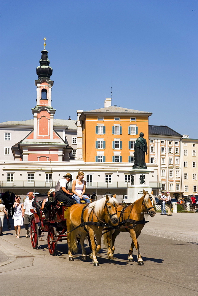 Cap passing Mozart Square with Mozart monument, Salzburg, Salzburg, Austria, Since 1996 historic centre of the city part of the UNESCO World Heritage Site