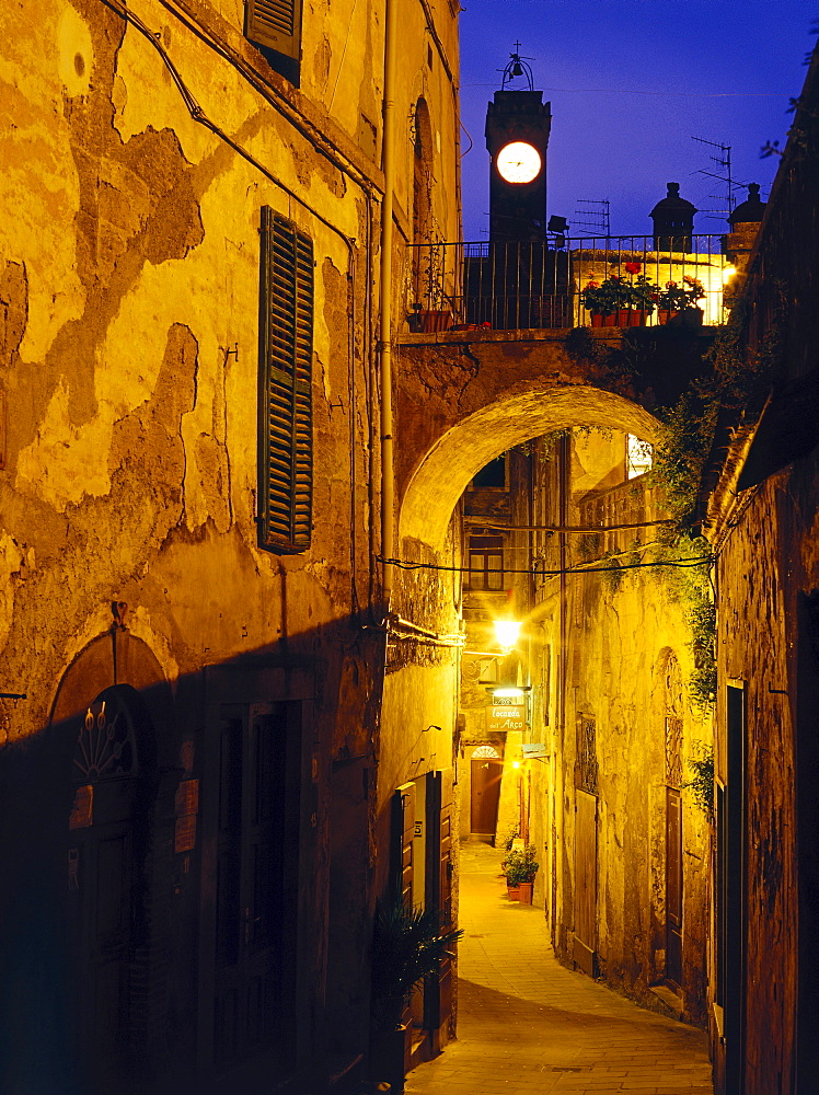 Alley, passage, Sorano, Tuscany, Italy