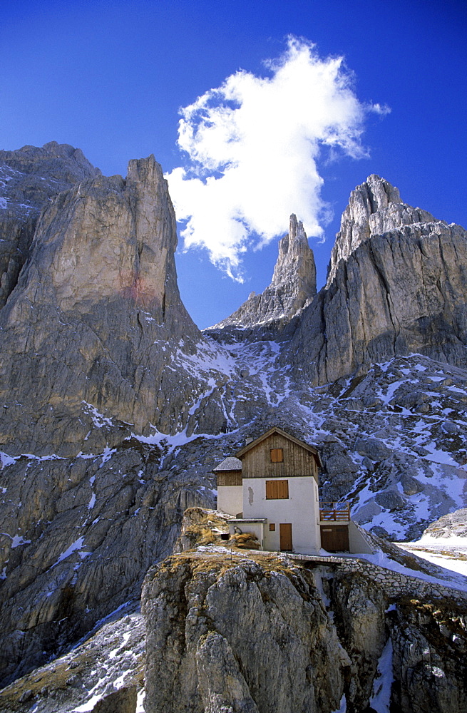 alpine hut Preusshuette in Rosengarten range, Dolomites, South Tyrol, Alta Badia, Italy