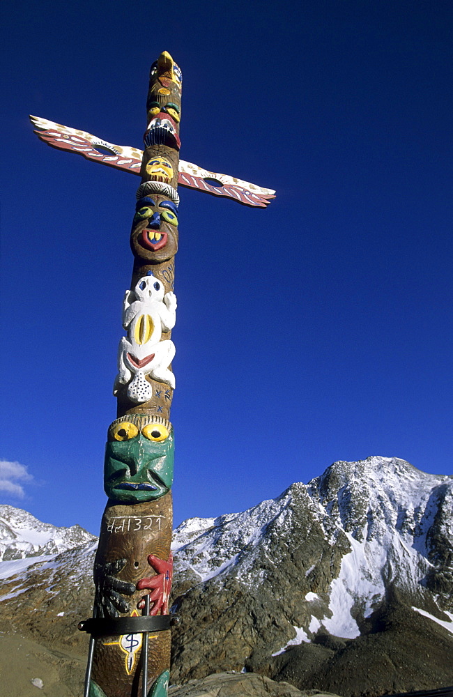 totem pole at lodge Schoene Aussicht, Oetztal range, South Tyrol, Alta Badia, Italy