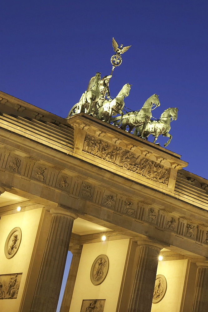 Berlin, Brandenburg gate, Quadriga, twilight