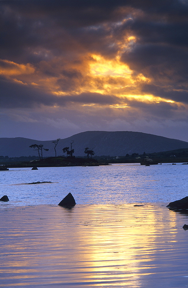 Europe, Great Britain, Ireland, Co. Galway, Connemara, Camus Bay