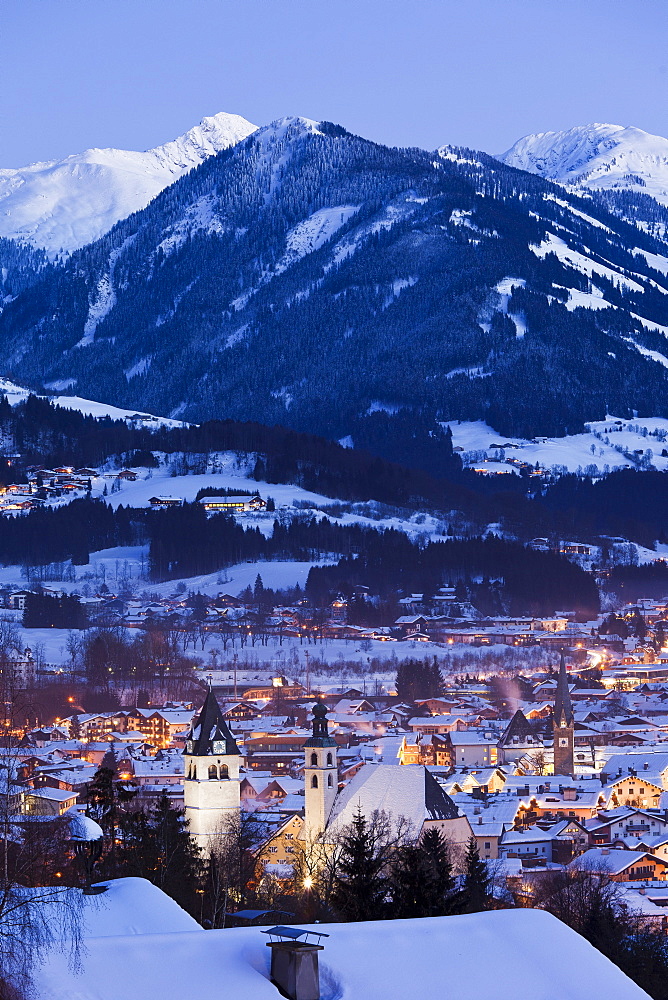 Old Town, panorama in the evening, Parish Church and Liebfrauen Church, Vorderstadt, Kitzbuhel, Tyrol, Austria