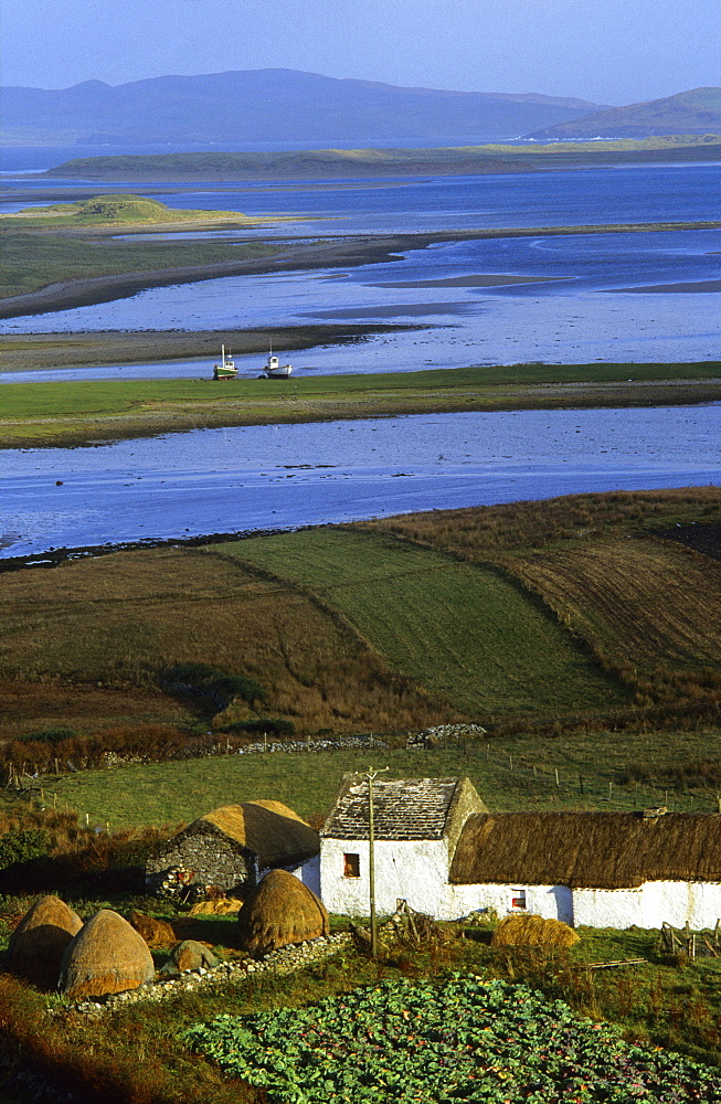 Coastal landscape with cottage, farmhouse, Gortahork, County Donegal, Ireland, Europe