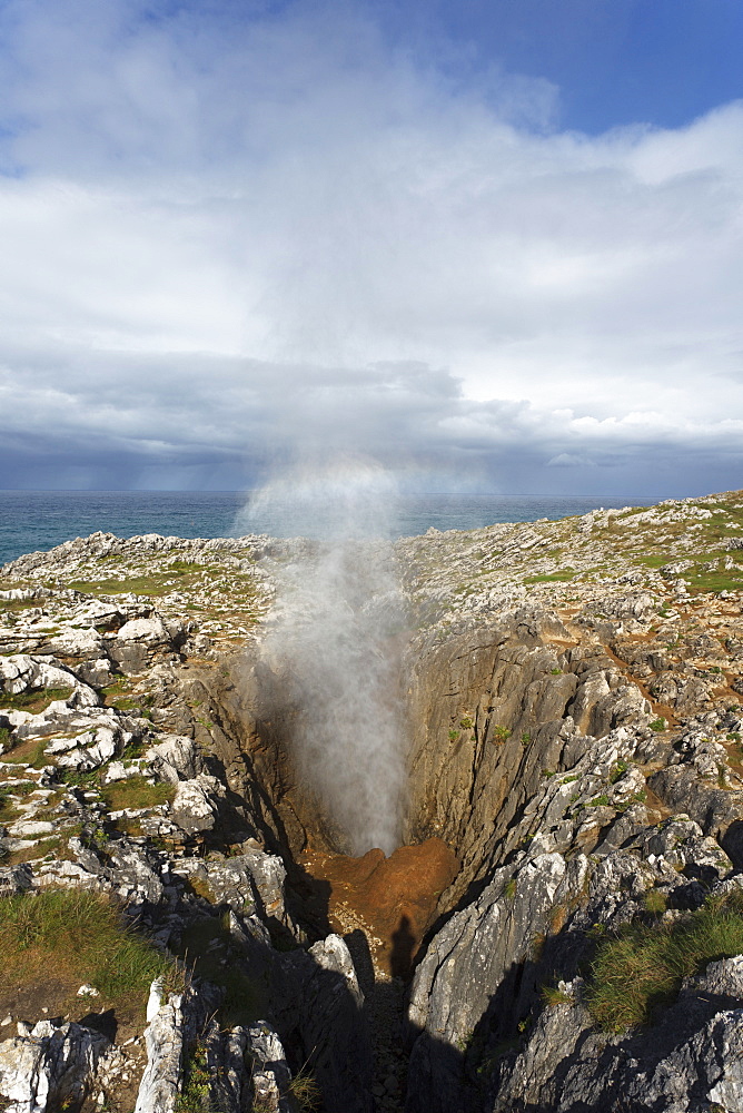 Bufones de las Arenillas, Geyser by breaker, karst, tides, sea, Atlantic ocean, near Llanes, Camino de la Costa, Coastal route, Camino del Norte, Way of Saint James, Camino de Santiago, pilgrims way, province of Asturias, Principality of Asturias, Northern Spain, Spain, Europe