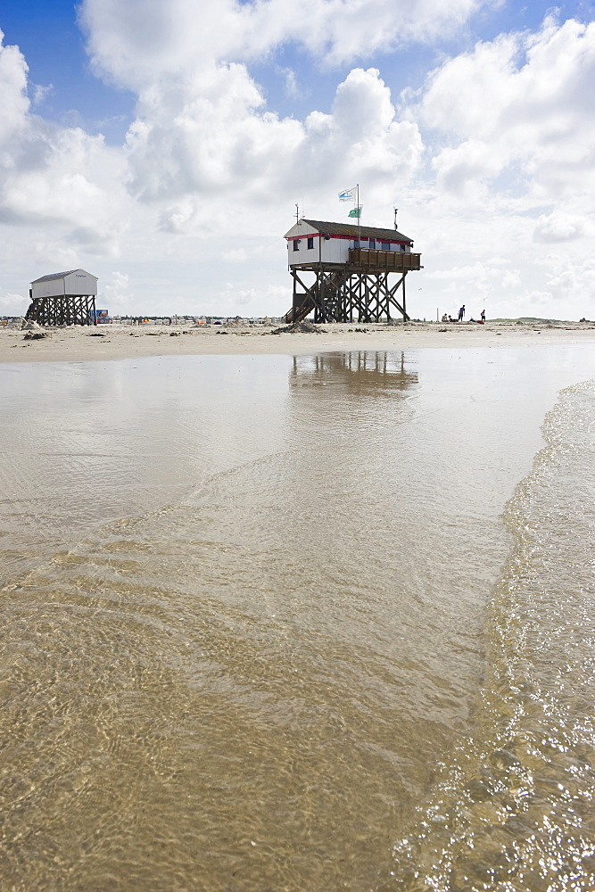 Stilt houses on the beach, Sankt Peter-Ording, Wadden Sea National Park, Eiderstedt peninsula, North Frisian Islands, Schleswig-Holstein, Germany, Europe