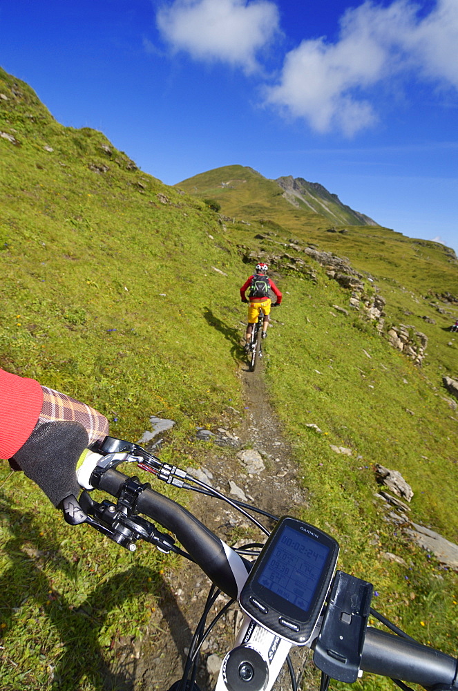 Mountain biker at Col des Anderets, Col du Pillon, Gstaad, Saanenland, Bernese Oberland, Switzerland, Europe