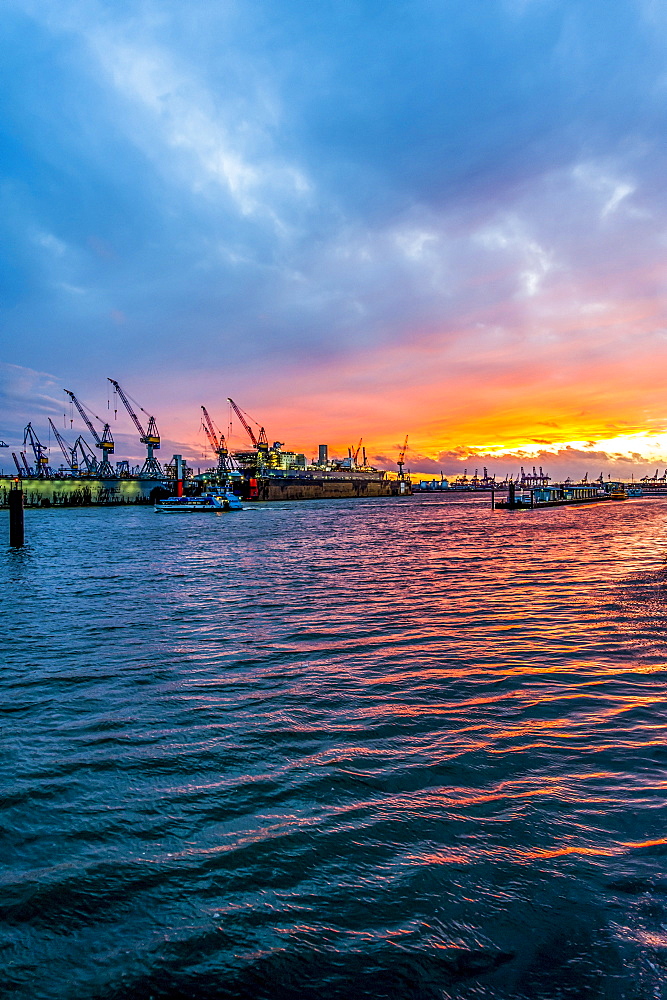 Sunset inHamburg harbour and the shipyard Blohm+Voss, Hamburg, Germany