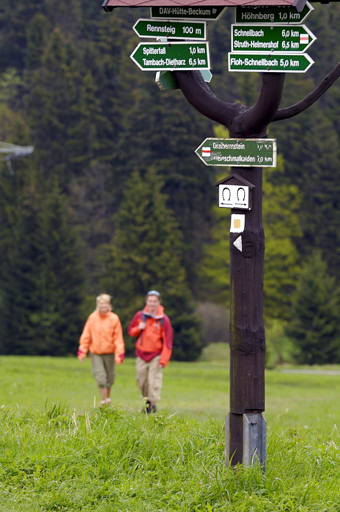 Couple hiking in theThuringian Forest, Signpost, near Tambach Dietharz, Thuringia, Germany