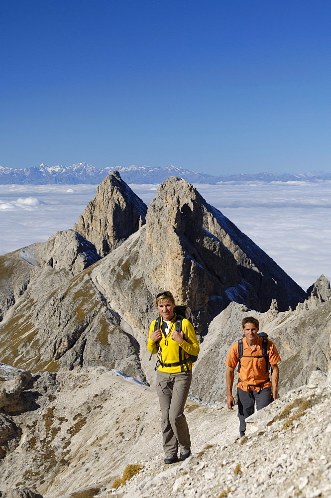 Couple hiking in the mountains, Val di Fassa, Rosengarten, Dolomites, Trento, South Tyrol, Italy