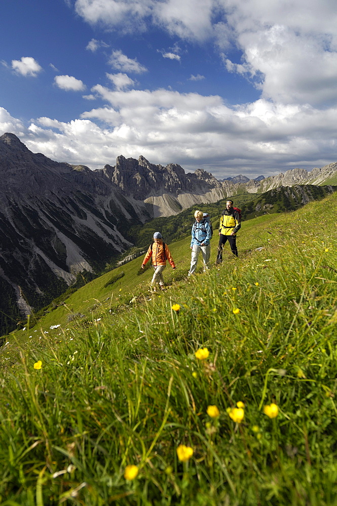 Couple hiking in the mountains, Tannheimer Mountains, Allgaeu Alps, Tirol, Austria, Europe