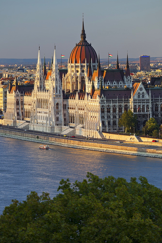 Parliament on the Danube shore, Lajos Kossuth Square, Danube, Budapest, Hungary