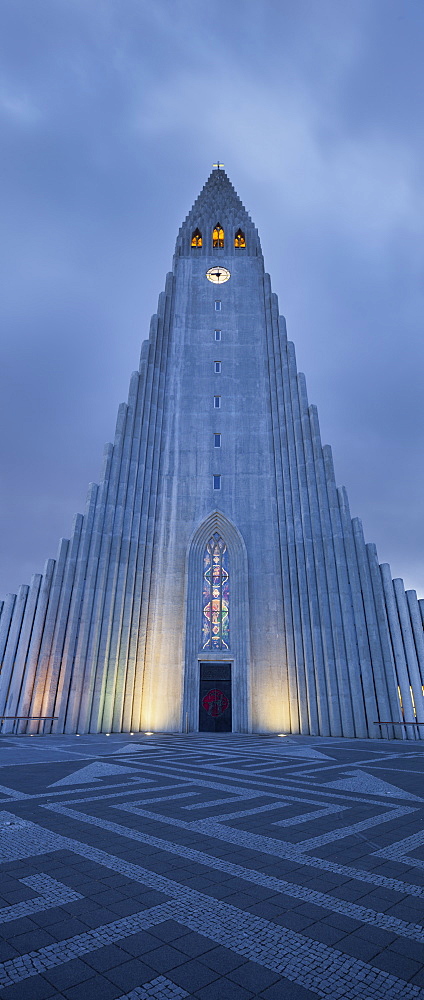 Hallgrimskirkja church in the evening licht, largest parish church in Iceland, Reykjavik, Iceland