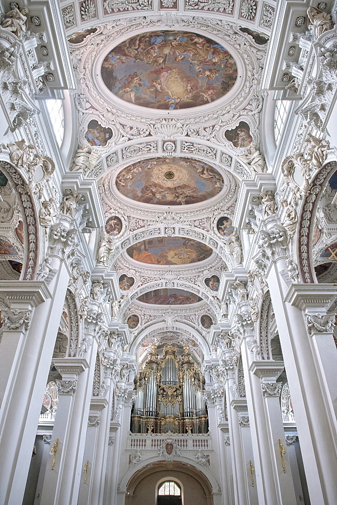 Interior view of the ceiling paintings in St. Stephan's cathedral, old town of Passau, Lower Bavaria, Bavaria, Germany