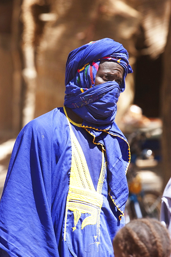 Man wearing a turban at the Monday Market, Djenne, Mali