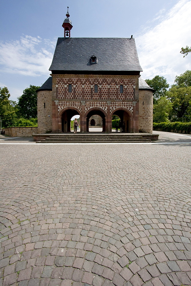 Kâˆšâˆ‚nigshalle or Torhalle (King's Hall or Gatehouse) to the Abbey and AltenmâˆšÂºnster of Lorsch, Lorsch, Germany