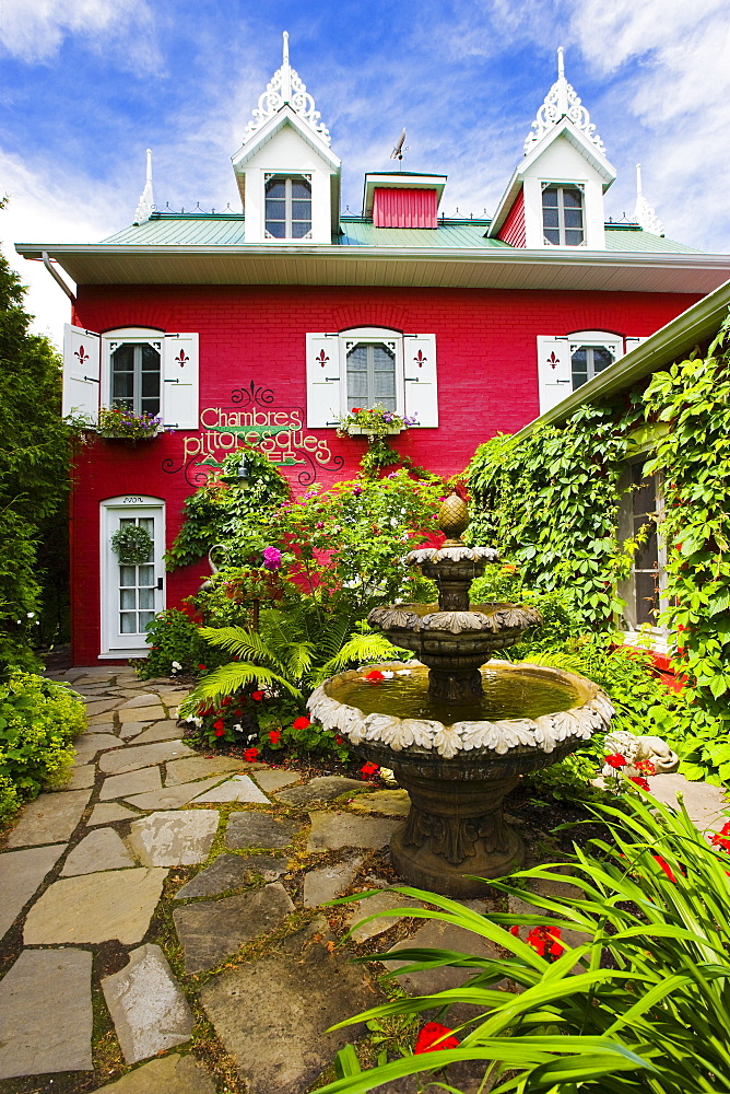 Auberge du Mange Grenouille Inn and garden, Bas-Saint-Laurent region, Quebec