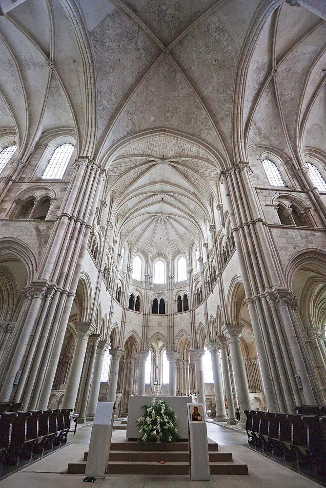 Altar in the Choir of Vuzelay Abbey (Basilique Sainte-Marie-Madeleine), Vuzelay, Yonne, France