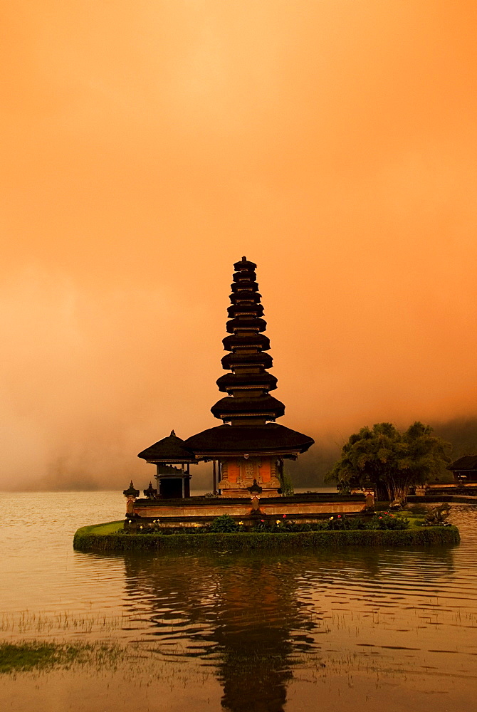 Indonesia, Bali, Lake Bratan, Ulu Danu Temple.