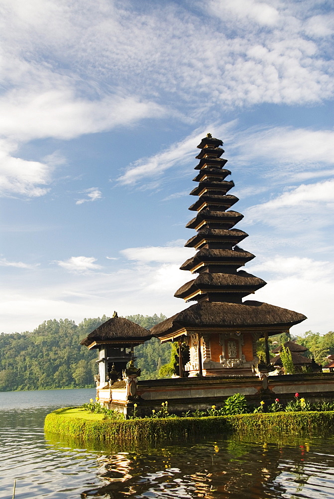 Indonesia, Bali, Lake Bratan, Ulu Danu Temple.