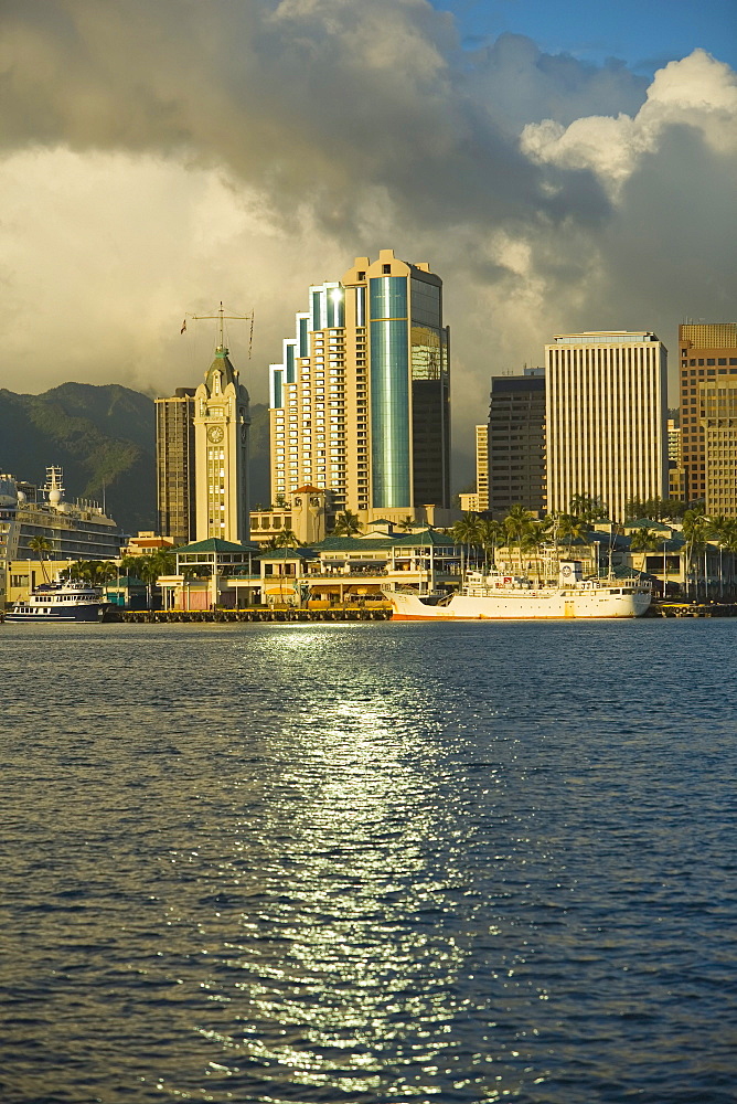 Hawaii, Oahu, View of Downtown Honolulu harbor.