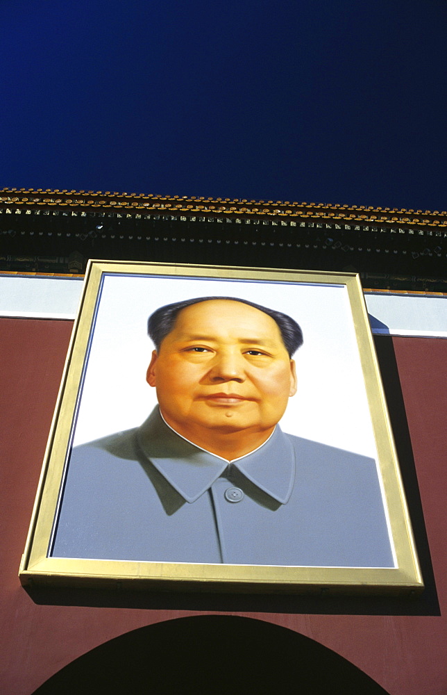 China, Beijing, portrait of Mao Tse Tung on Tiananmen Gate