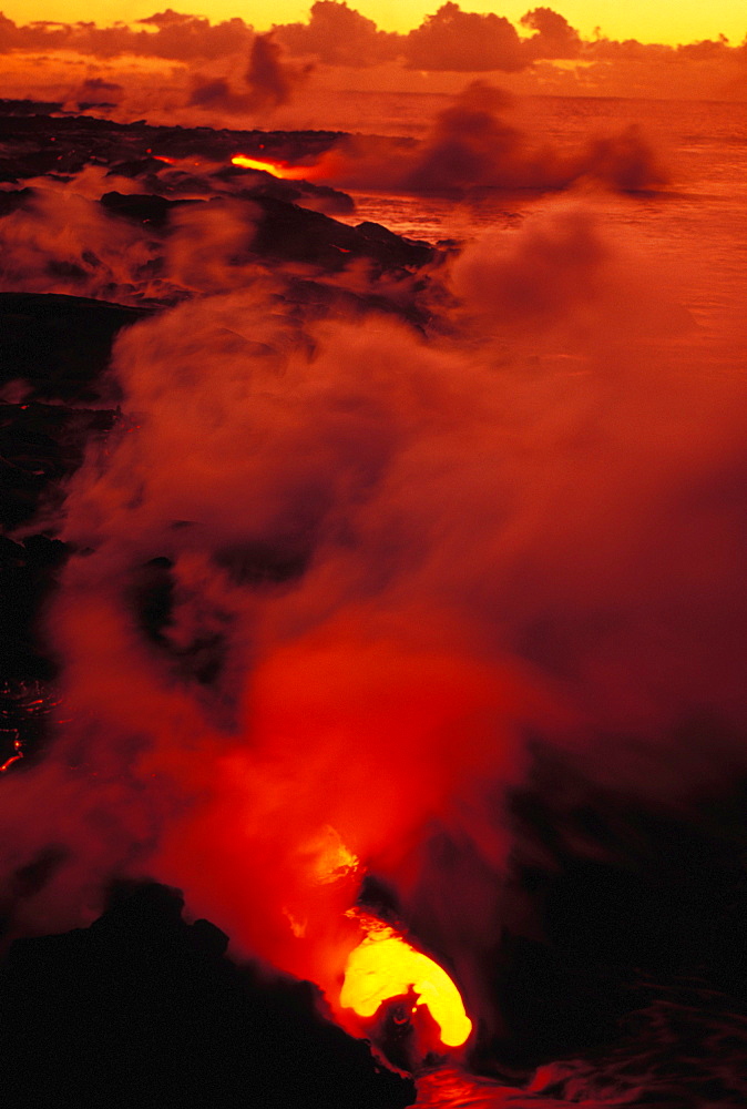 Hawaii, Big Island, Hawaii Volcanoes National Park, Lava flowing in to sea, Kilauea Volcano