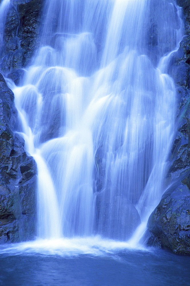 Hawaii, Oahu, North Shore, Waimea Falls Park, waterfall close-up, rushing action A20D