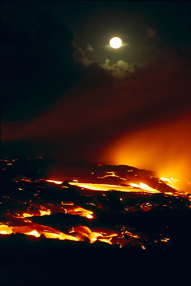 Hawaii, Big Island, Kilauea Volcano, lava flows into ocean, Hawaii Volcanoes National Park full moon, A27C