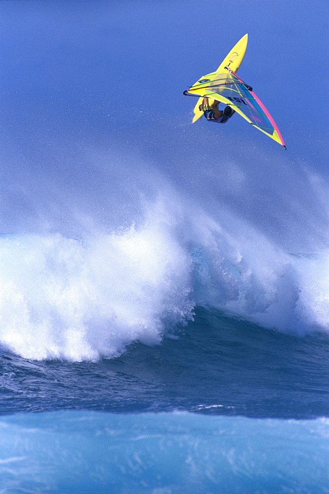 Hawaii, Maui, Ho'okipa, Alex Aguera in air above large crashing wave A10D