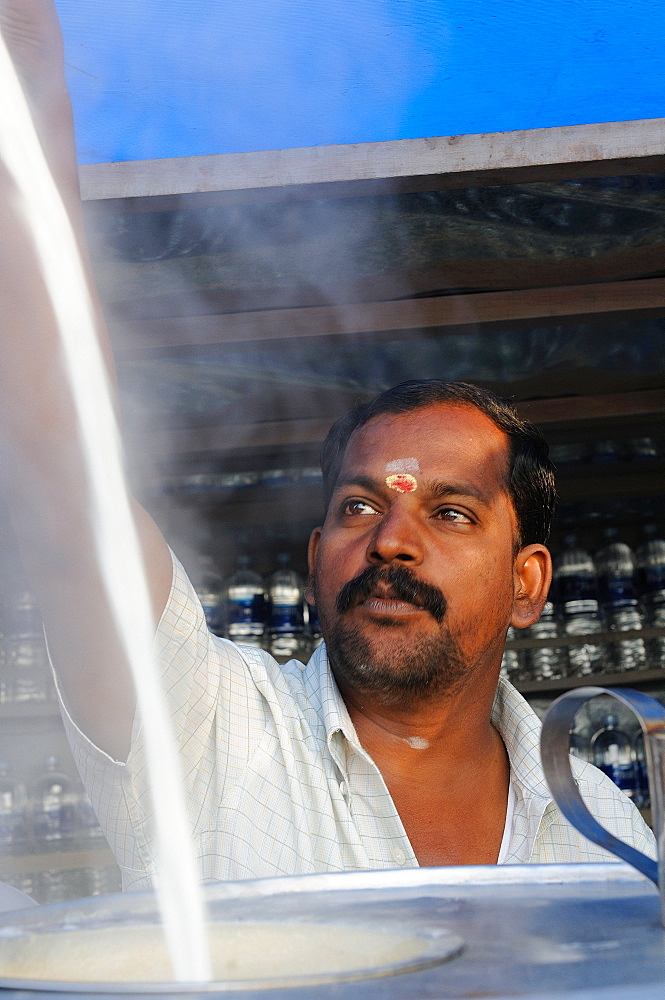 Making chai, Indian style, Tanjore, Tamil Nadu, India, Asia