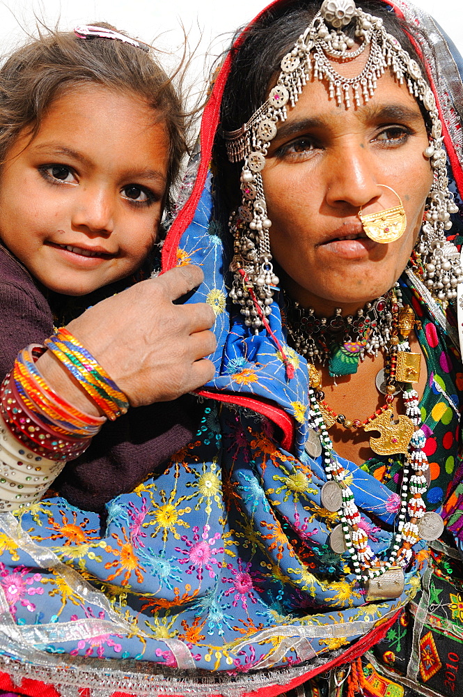 Mir tribe mother and daughter, Gujarat, India, Asia