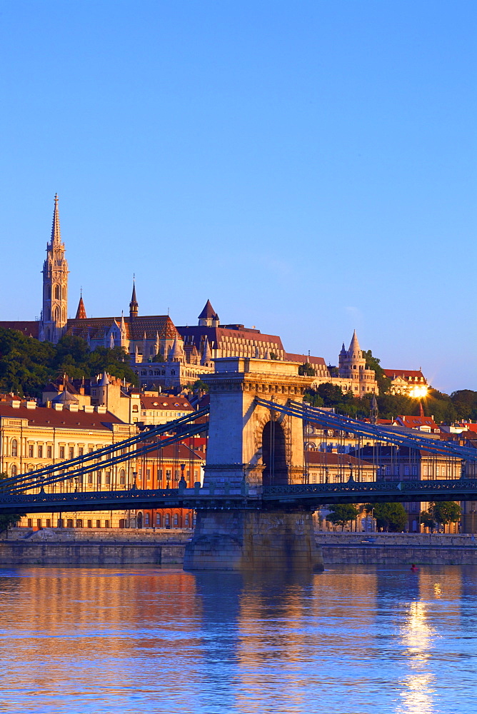 Chain Bridge, Matyas Church (Matthias Church) and Fisherman's Bastion, Budapest, Hungary, Europe 