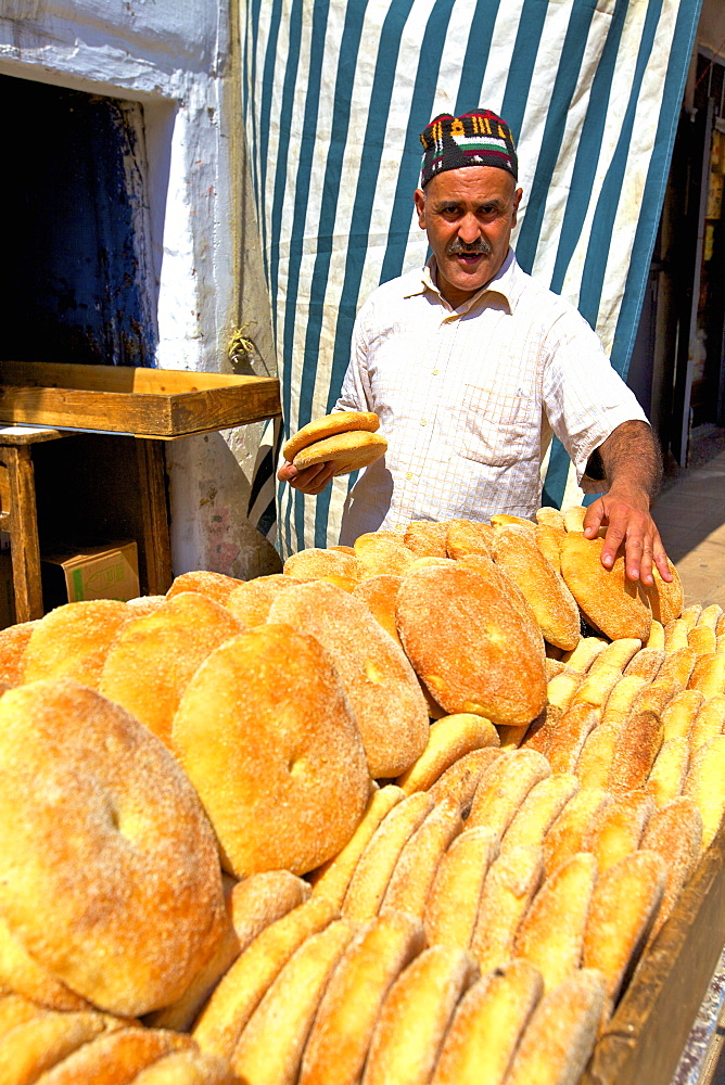 Baker with freshly baked bread, Rabat, Morocco, North Africa, Africa