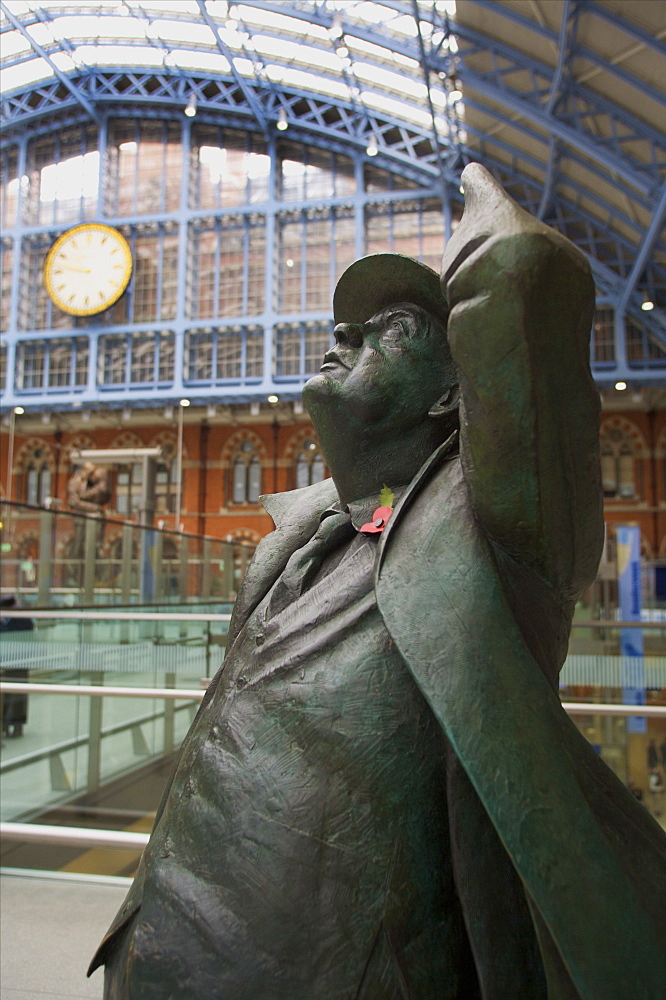 Statue of John Betjeman, St. Pancras Railway Station, London, England, United Kingdom, Europe